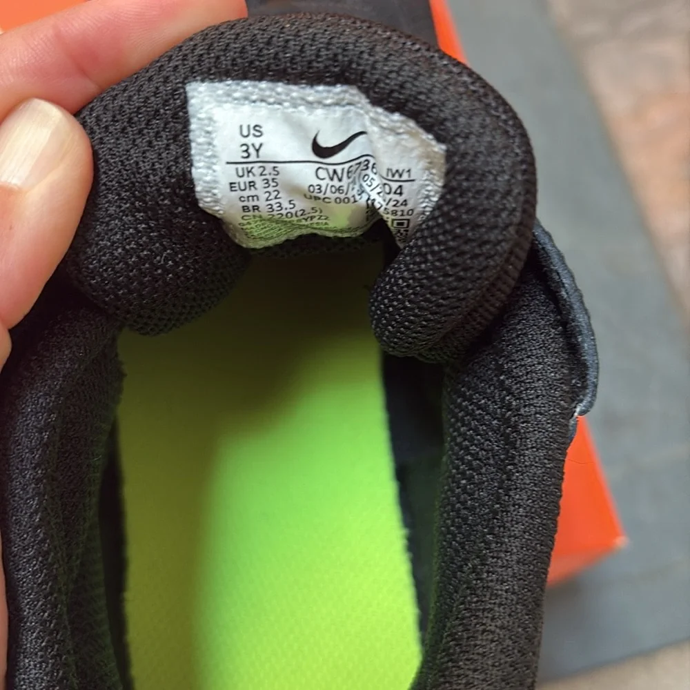 Nike Team Hustle D10 PS- Size 3y - Picture 7 of 8